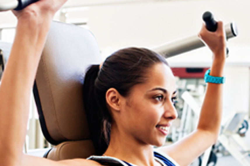 Photo: Woman at the gym doing shoulder presses