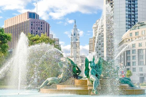 Photo of a city with a fountain