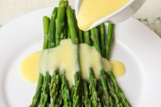 Asparagus with Mock Hollandaise Sauce